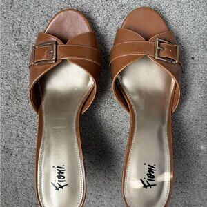 FIONI Clothing Women's Tan Sandals